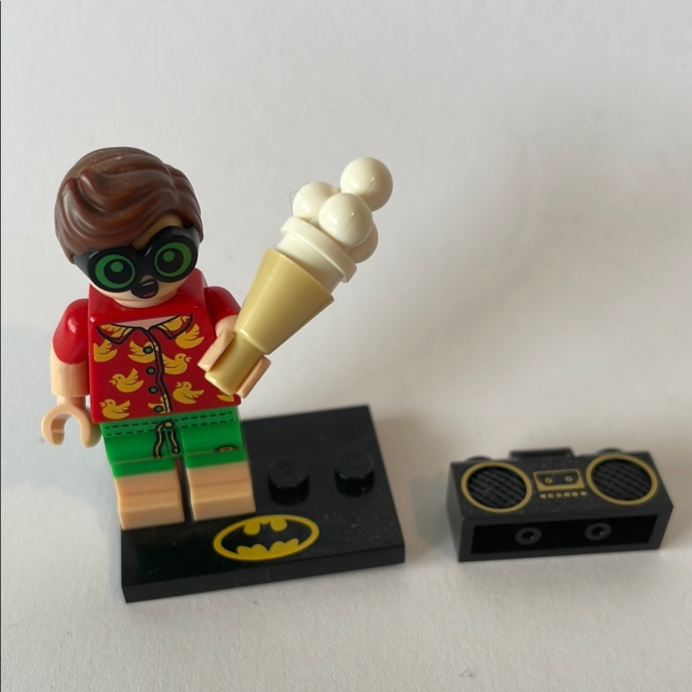 LEGO The LEGO Batman Movie Series 2 Vacation Robin Minifigure (71020)